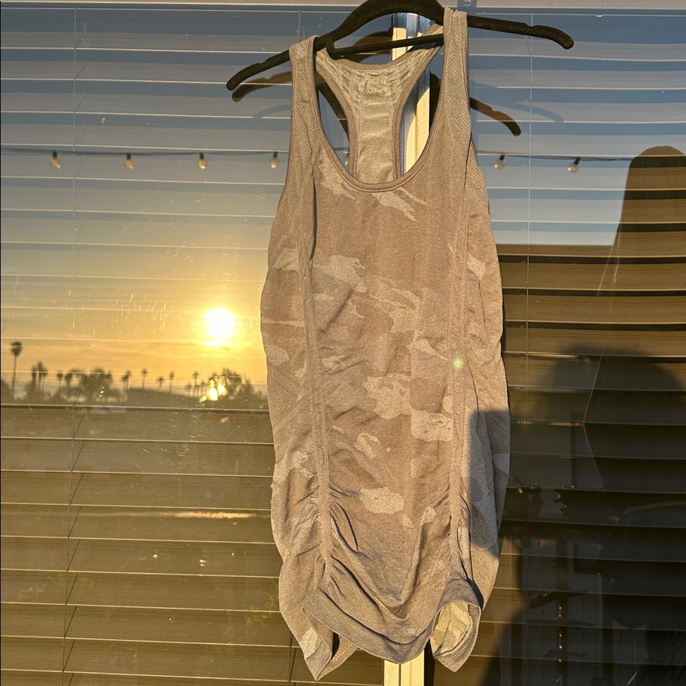 XL Athleta Fast Track Camo Print Tank. Razorback. EUC